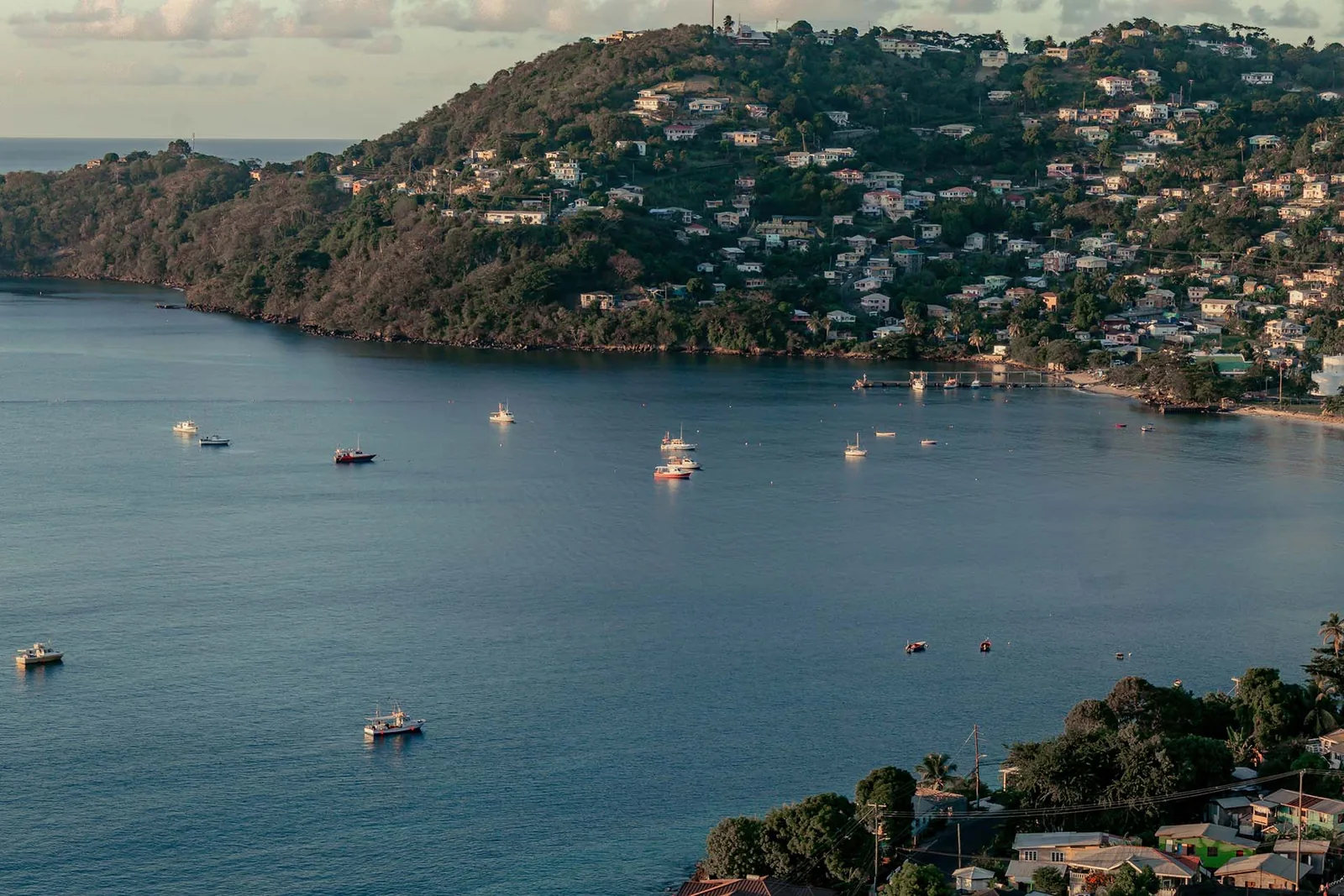 Bucht in Grenada bei Sonnenuntergang