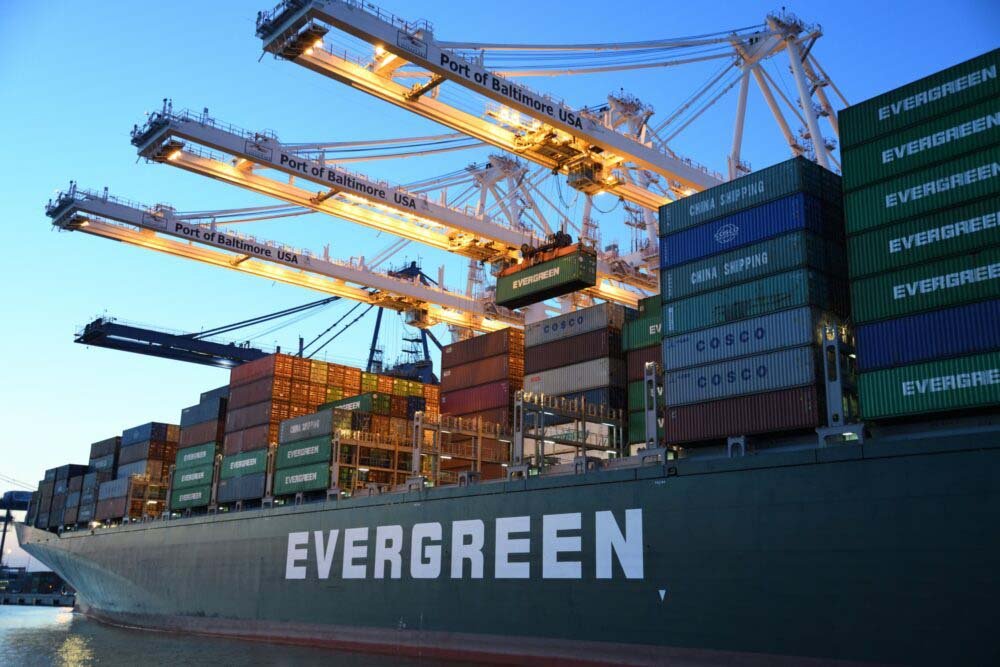 portacontenedores a escala